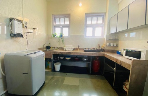 Pali Hill Apartment | Rahat Manzil, Bandra West by Connekt Homes