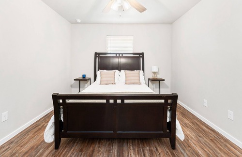 Lubbock House | RaiderBNB- Centrally Located! NEAR TTU w/ Garage Parking