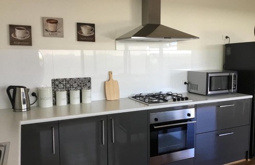 Myrtleford Villa | Rail Trail Cottage