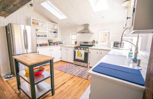 Kingston Cottage | Rail Trail Cottage: Charming Kingston Home