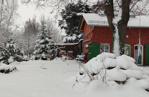 Droyßig Apartment | Railroad cottage with shower, bath and WC - Droyßig station - Overnight stay in the monument