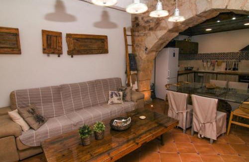 Castellote House | Rails del Temple