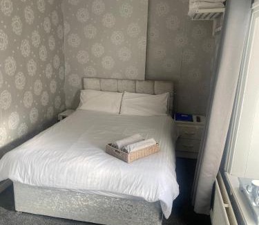Poyntzpass Bed & Breakfast | Railway Bar Accommodation
