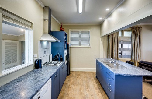 Napier House | Railway Cottage - Napier Holiday Home