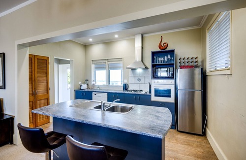 Napier House | Railway Cottage - Napier Holiday Home