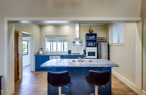 Napier House | Railway Cottage - Napier Holiday Home