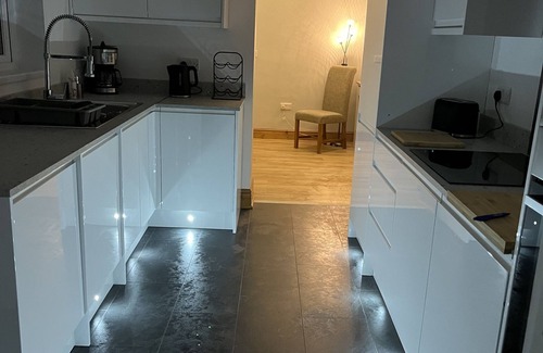 Blyth Cottage | Railway Cottage Retreat:15min walk to Beach:Beautiful Coastline: Parking: Wifi