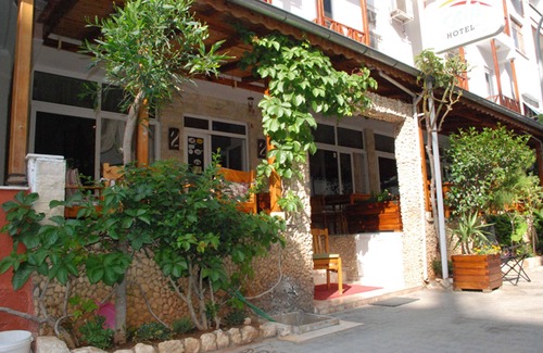 Artikli Hotel | Rain Hotel