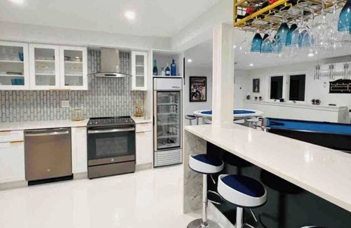 Lewisboro House | RAIN, SNOW OR SHINE! THIS HOUSE HAS ALL YOU NEED AND MORE TO HAVE A GOOD TIME !