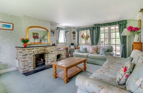 Littlebredy House | Rainbow Cottage - Four Bedroom House, Sleeps 8