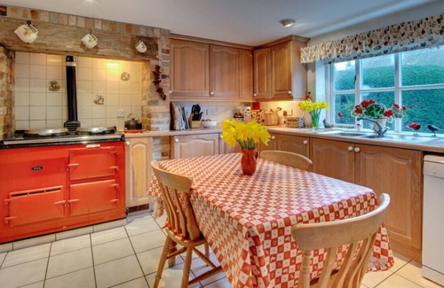 Littlebredy House | Rainbow Cottage - Four Bedroom House, Sleeps 8