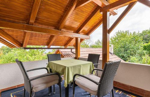 Crnomelj Apartment | Rainbow Cottage In The Vineyards - Happy Rentals
