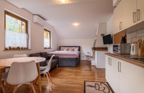 Crnomelj Apartment | Rainbow Cottage In The Vineyards - Happy Rentals