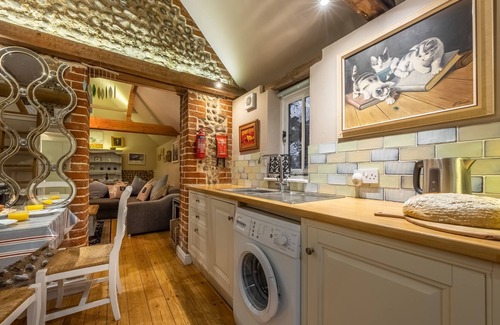 Roughton Apartment | Rainbow Cottage, Roughton, Norfolk