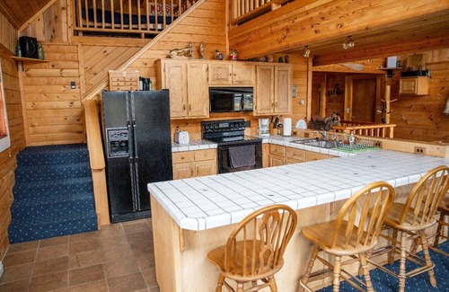 Emigrant Cabin | Rainbow Country Cabin: Rural Riverfront Retreat