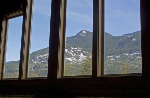 Marblemount House | Rainbow House: North Cascades Skagit River Retreat