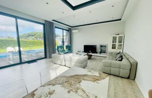 Serradas Villa | rainbow house