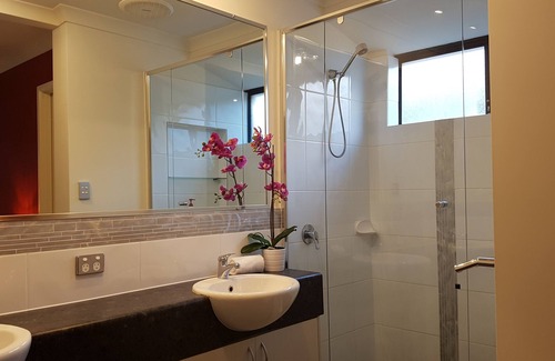 Canning Vale House | Rainbow Joy House, your Home away from home in PERTH! Unique local lifestyles!