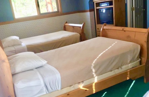 Okanagan-Similkameen Hotel | Rainbow Lake Castle Resort