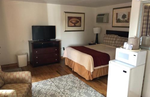 Colorado Springs Cabin | Rainbow Lodge and Inn
