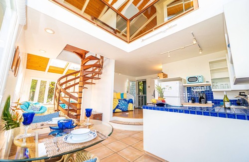 Haiku House | ★ - Rainbow Lookout! Private Hot Tub + Pool Access + New Central Conditioning