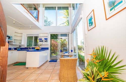 Haiku House | ★ - Rainbow Lookout! Private Hot Tub + Pool Access + New Central Conditioning