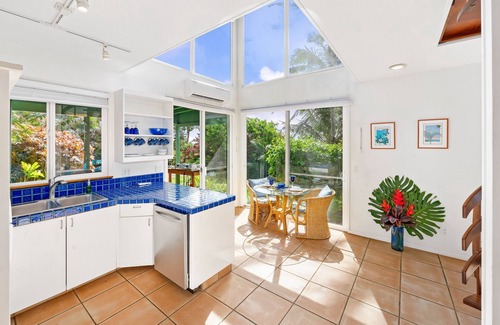 Haiku House | ★ - Rainbow Lookout! Private Hot Tub + Pool Access + New Central Conditioning