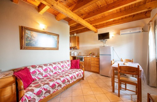 Sinarades Apartment | Rainbow mazonete, Pelekas beach, 40 meters from the sea