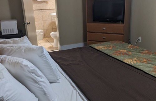 Hendersonville Hotel | Rainbow Motel