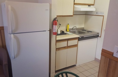Chilliwack Proper Village West Hotel | Rainbow Motor Inn