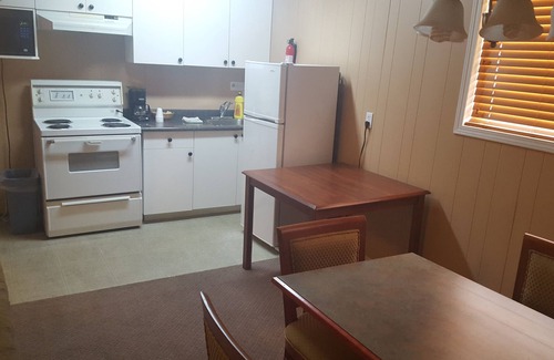 Chilliwack Proper Village West Hotel | Rainbow Motor Inn