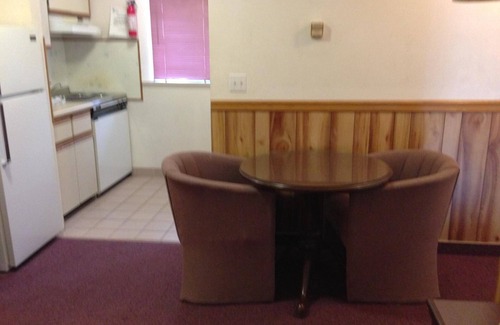 Chilliwack Proper Village West Hotel | Rainbow Motor Inn