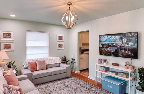 Leland Grove House | Rainbow Retreat ~ 3-bedroom fun loving home full of color!