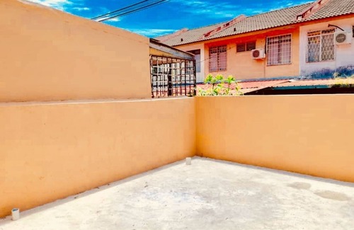 Kota Kinabalu House | Rainbow - Room 29B