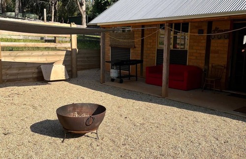 Warrenbayne Cabin | Rainbow valley bunkhouse