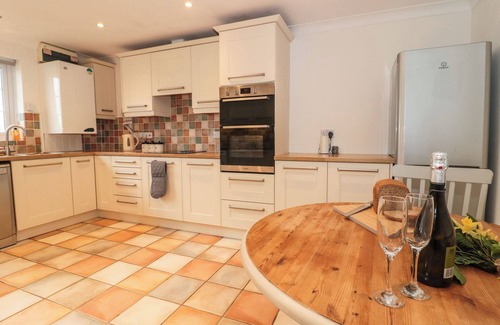 West Buckland Cottage | RAINBOW VIEW, pet friendly, character holiday cottage in Churchinford