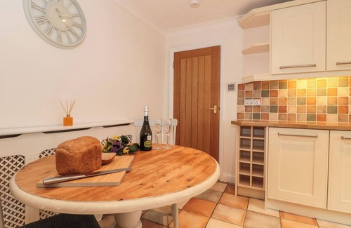 West Buckland Cottage | RAINBOW VIEW, pet friendly, character holiday cottage in Churchinford
