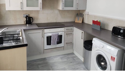 Selby House | Raincliffe Cottage, Town Centre Location