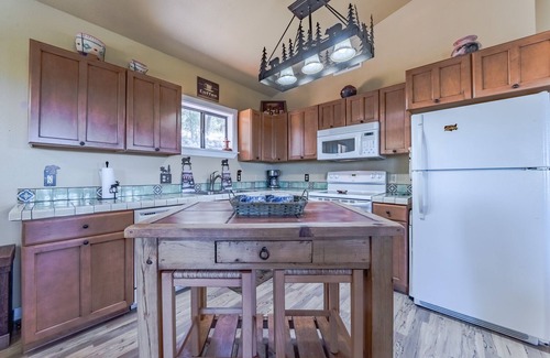 Ruidoso Cabin | Raindance Retreat Hot Tub and Views