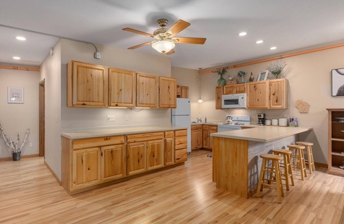 Pepin Condo | Raindrop Condo - Private Deck Near Beach