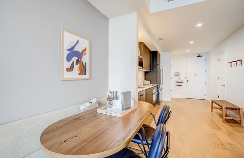 Rainey Street Historic District Condo | Rainey St. condo with balcony, rooftop pool, fitness center and coffee shop