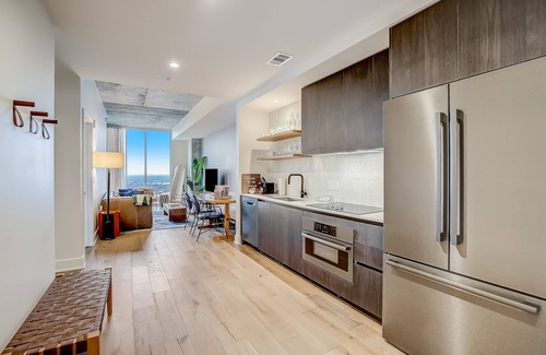 Rainey Street Historic District Condo | Rainey St. condo with balcony, rooftop pool, fitness center and coffee shop