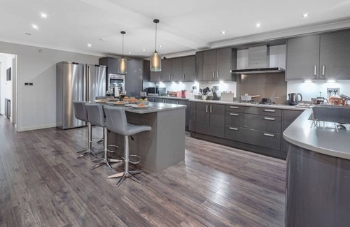 Altwood House | Rainfall Shower | Pool/Snooker | x 4 Cars