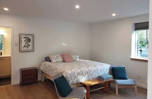 Ucluelet Bed & Breakfast | Rainforest Lane Orca suite