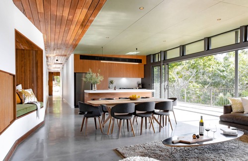 Broken Head House | Rainforest Luxury Byron Bay, Heated Pool + Beach + Pet Friendly