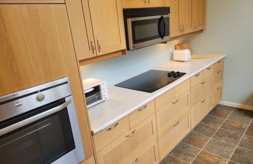 Bowen Island Apartment | Rainforest Retreat · Relaxing 1 bdr + den rainforest retreat with patio