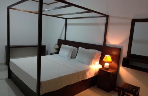 Kotapola Hotel | Rainforest River Edge