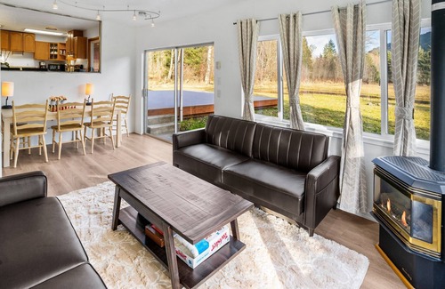 Mineral House | Rainier Estates' 5 Acre, 3100sqft, HotTub, Events