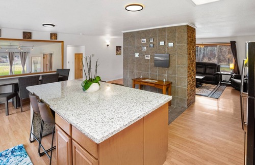 Mineral House | Rainier Estates' 5 Acre, 3100sqft, HotTub, Events