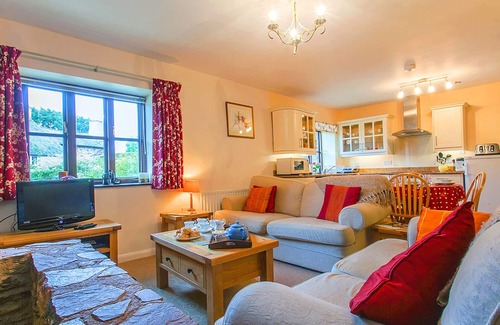 Brushford Cottage | RAINSBURY HOUSE, pet friendly, character holiday cottage in Dulverton